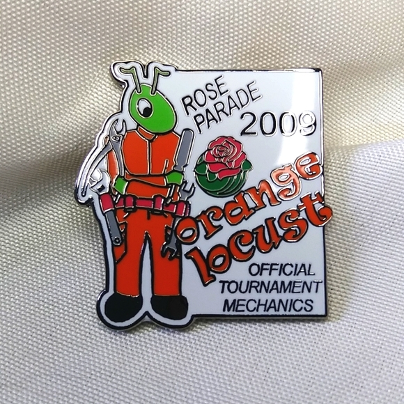 Rose Parade Pin - Picture 1 of 4